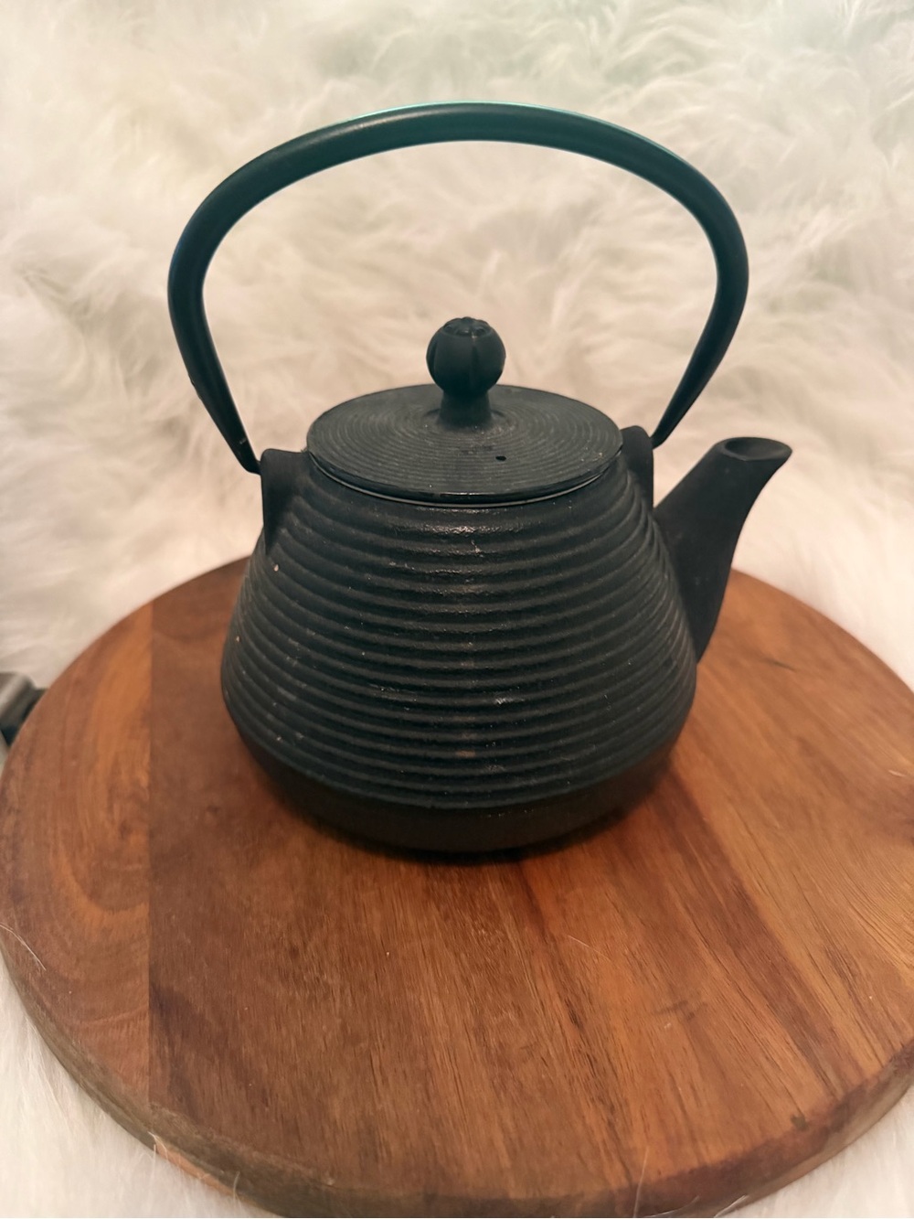 Black Cast Iron Teapot with Handle - Classic Ribbed Design